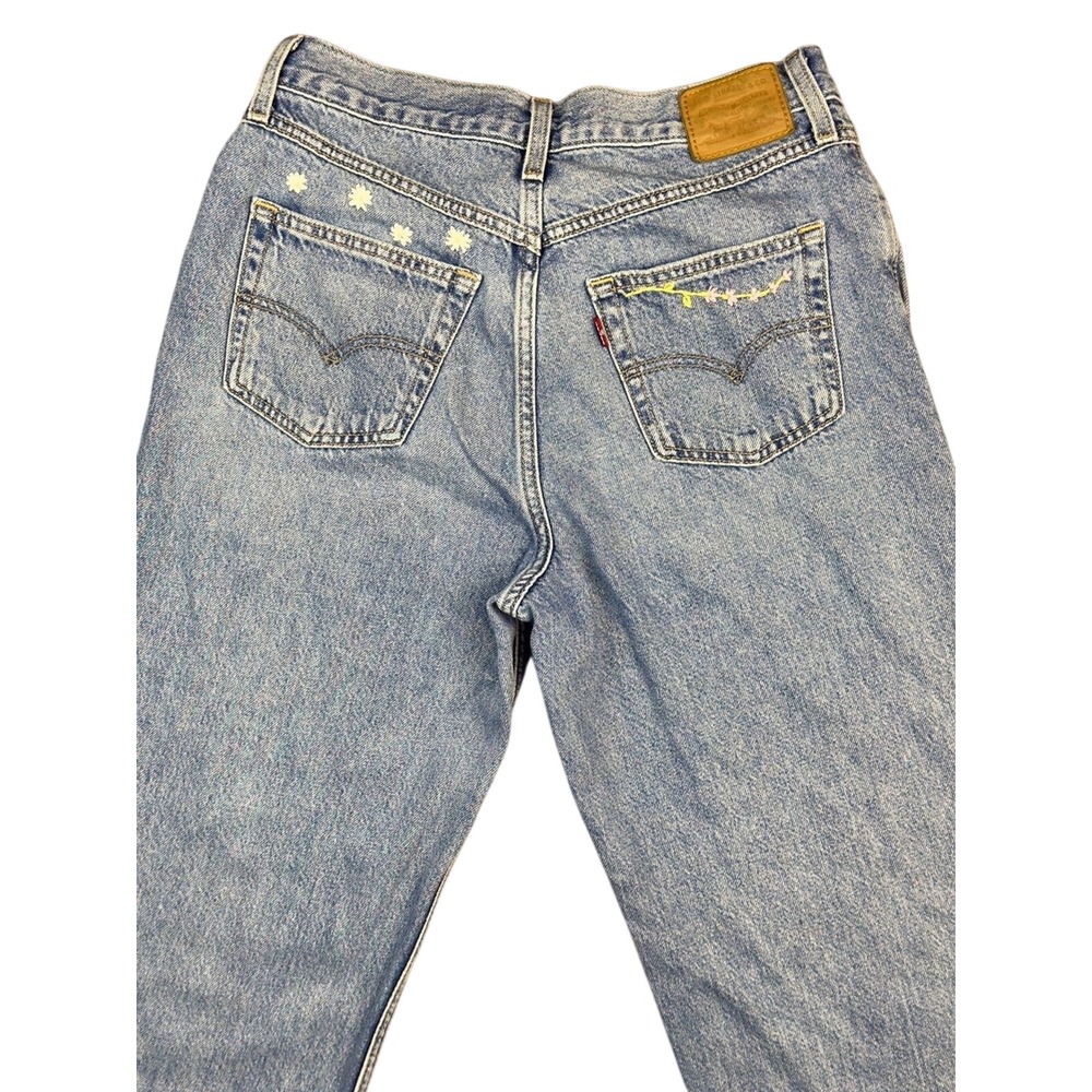 Levi's Premium Embroidered 80's Mom Jeans